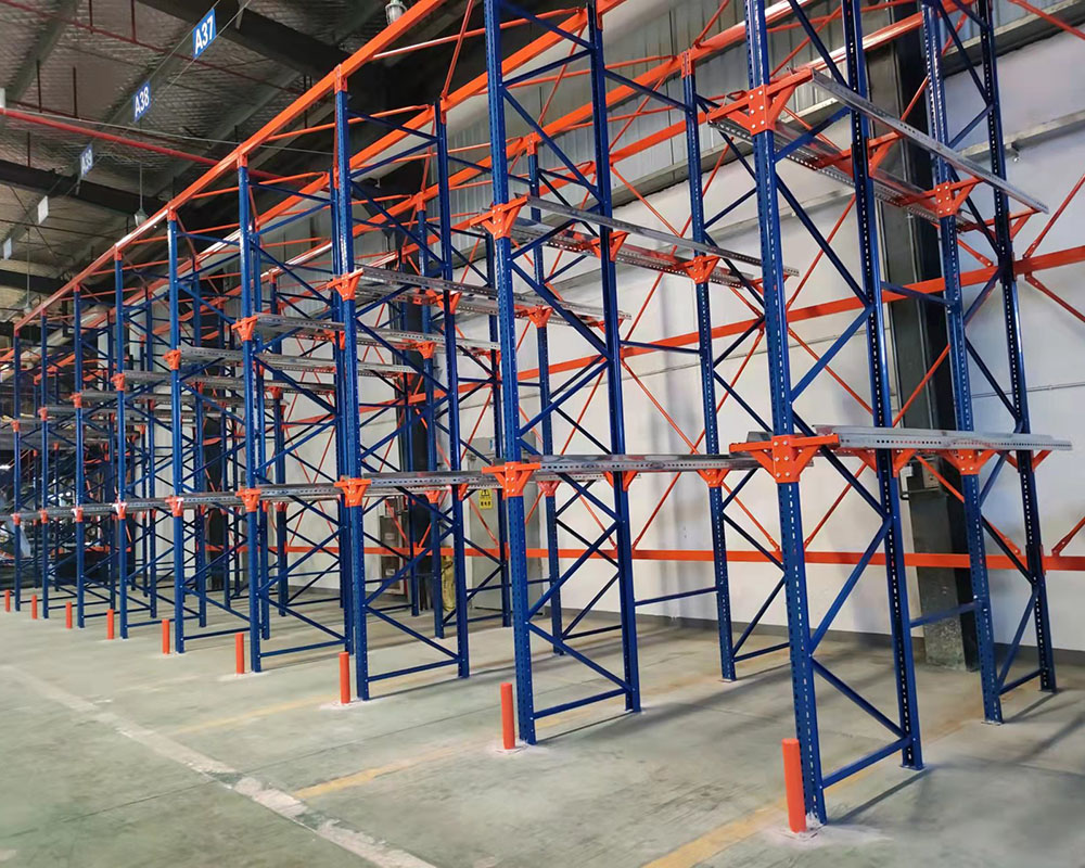 南(nán)京輝(huī)吉智能倉儲(chǔ)設備廠家帶您認知貫通式(shì)貨架 南京草莓视频app在线下载智能倉儲設備廠家帶您認知貫通式貨架